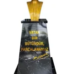 Atatürk Büstü (70cm Alüminyum)+ Kaide (120cm)+ Alt Tabla Granit Desenli