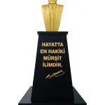 Atatürk Büstü (70cm Fiber)+ Kaide (120cm)+ Alt Tabla Lise Modeli