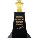 Atatürk Büstü (70cm Pirinç)+ Kaide (120cm)+ Alt Tabla Lise Modeli